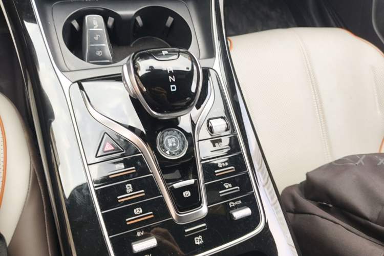 Used BYD Qin PLUS 2023 Champion Edition DM-i 120KM Beyond Model Gear Lever
