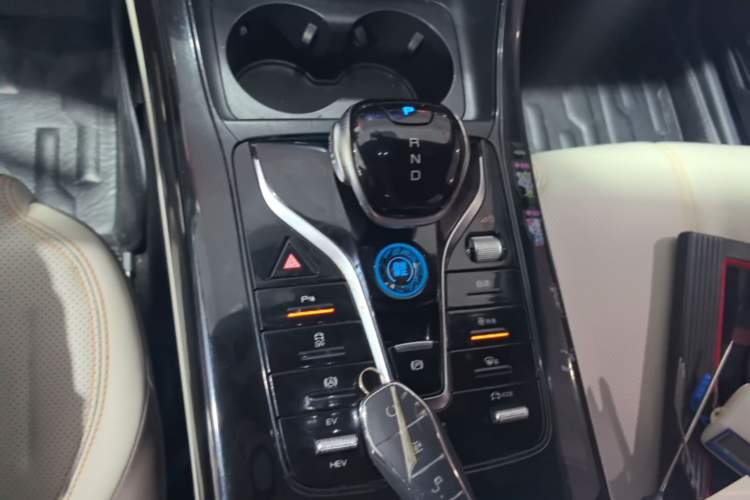 Used BYD Qin PLUS 2023 Champion Edition DM-i 55KM Leading Model Gear Lever