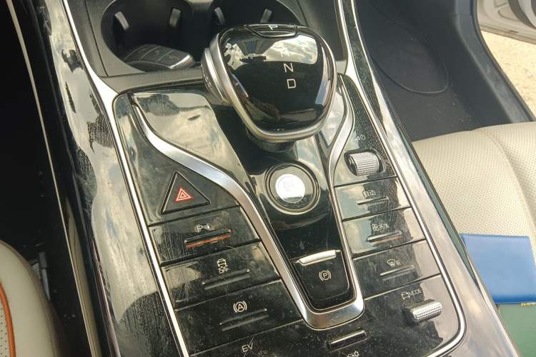 Used BYD Qin PLUS 2023 Champion Edition DM-i 120KM Leading Model Gear Lever