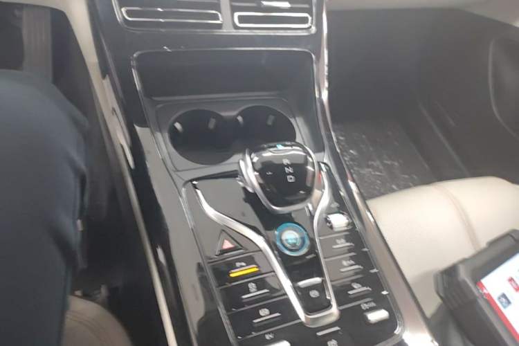 Used BYD Qin PLUS 2023 Champion Edition DM-i 55KM Leading Model Gear Lever