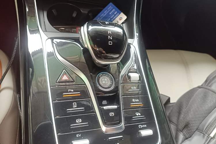 Used BYD Qin PLUS 2023 Champion Edition DM-i 120KM Leading Model Gear Lever