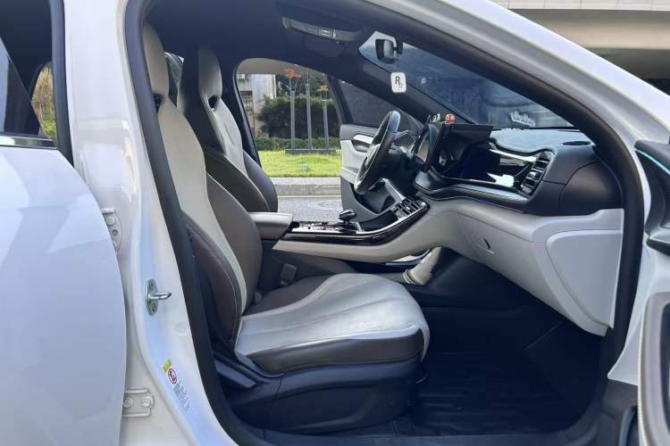 Used BYD Qin PLUS 2023 Champion Edition DM-i 55KM Leading Model Interior 1