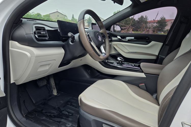 Used BYD Qin PLUS 2023 Champion Edition DM-i 55KM Leading Model Interior 1