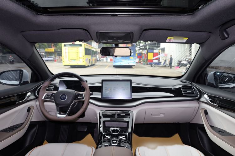 Used BYD Qin PLUS 2023 Champion Edition DM-i 55KM Superior Model Interior 2