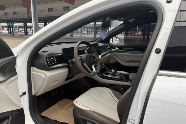 Used BYD Qin PLUS 2023 Champion Edition DM-i 120KM Leading Model Interior 3