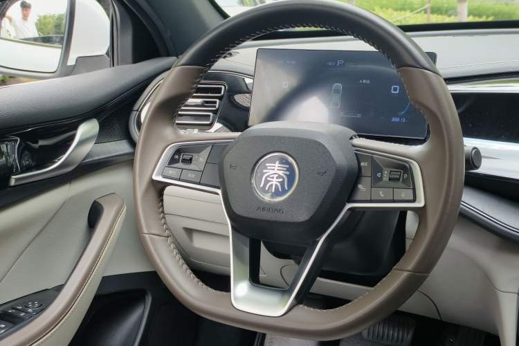 Used BYD Qin PLUS 2023 Champion Edition DM-i 55KM Leading Model Interior 3