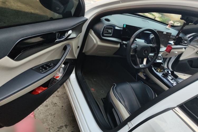 Used BYD Qin PLUS 2023 Champion Edition DM-i 120KM Leading Model Interior 3