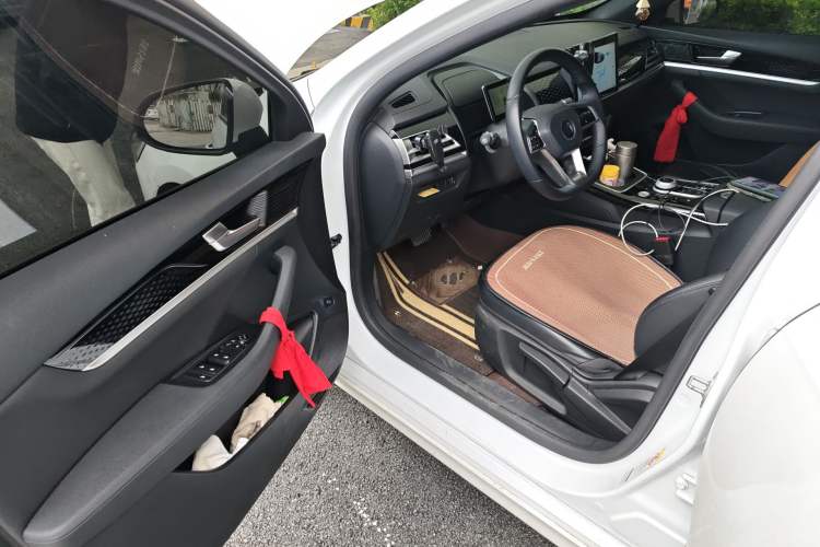 Used BYD Qin PLUS 2023 EV 510KM Travel Edition Interior 3