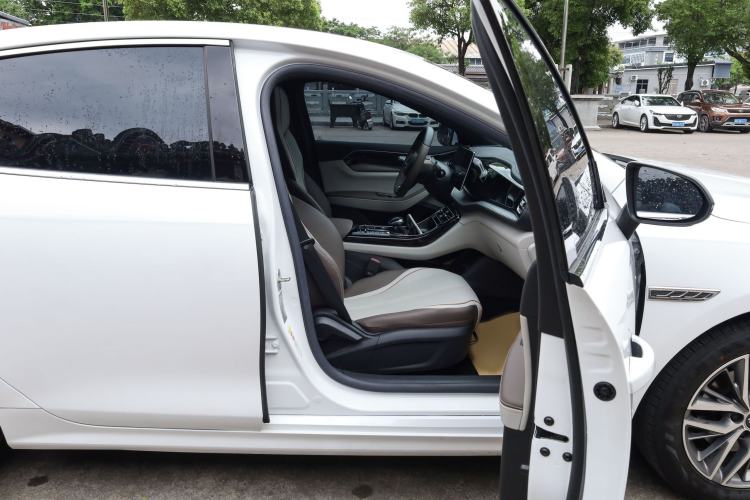 Used BYD Qin PLUS 2023 Champion Edition DM-i 55KM Superior Model Interior 3
