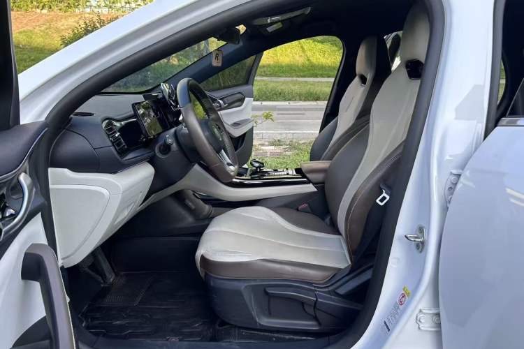 Used BYD Qin PLUS 2023 Champion Edition DM-i 55KM Leading Model Interior 4