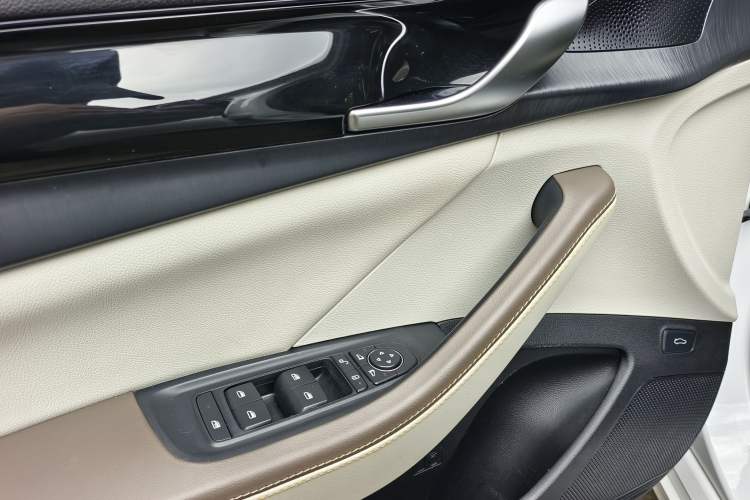 Used BYD Qin PLUS 2023 Champion Edition DM-i 55KM Leading Model Interior 6