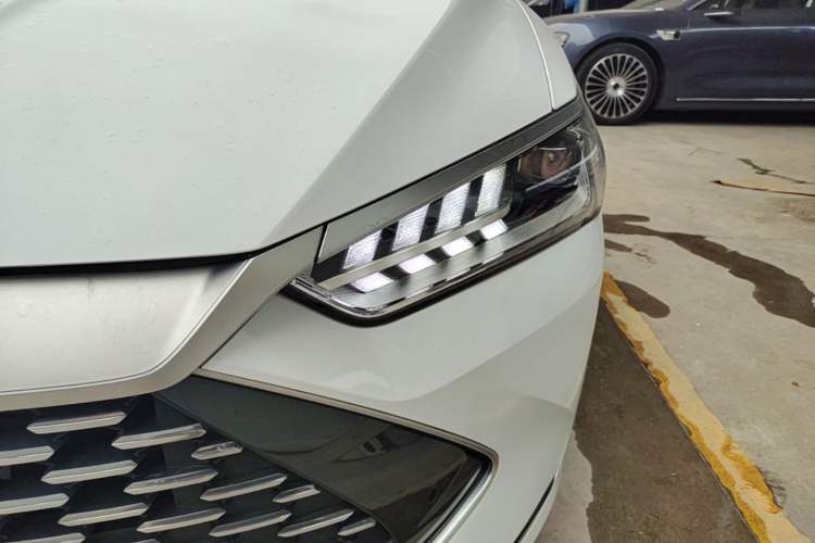 Used BYD Qin PLUS 2023 Champion Edition DM-i 120KM Beyond Model Left Front Headlight