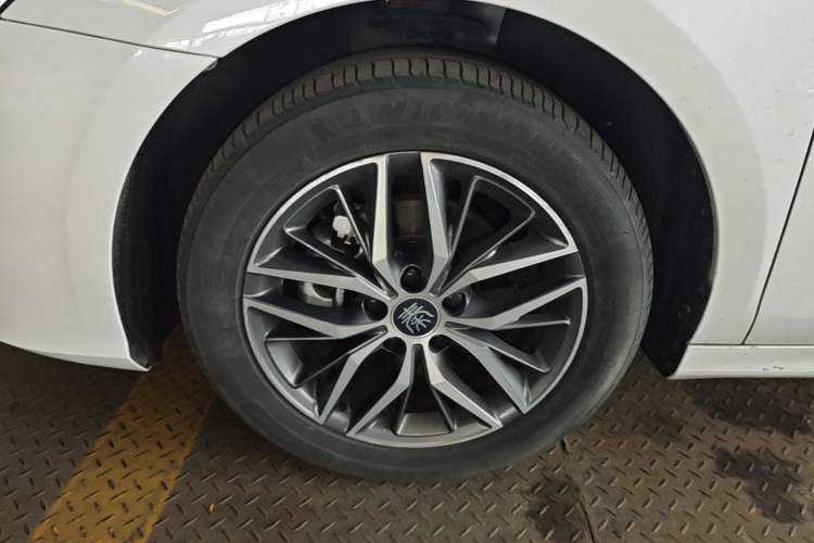 Used BYD Qin PLUS 2023 Champion Edition DM-i 120KM Beyond Model Left Front Wheel Hub