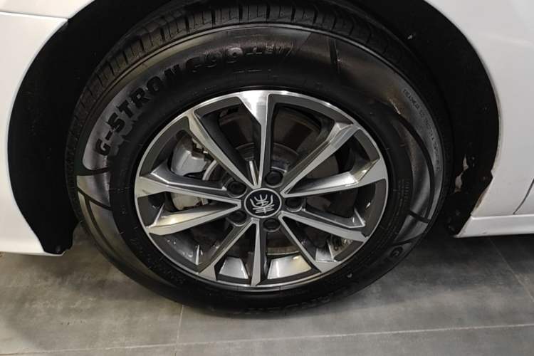 Used BYD Qin PLUS 2023 Champion Edition DM-i 55KM Leading Model Left Front Wheel Hub