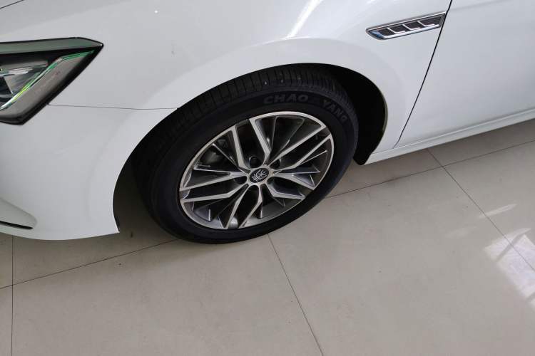 Used BYD Qin PLUS 2023 Champion Edition DM-i 120KM Beyond Model Left Front Wheel Hub