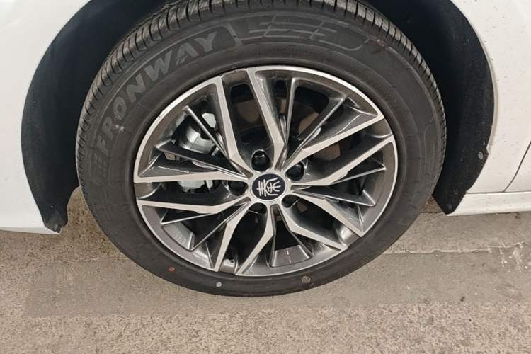 Used BYD Qin PLUS 2023 Champion Edition DM-i 120KM Beyond Model Left Front Wheel Hub