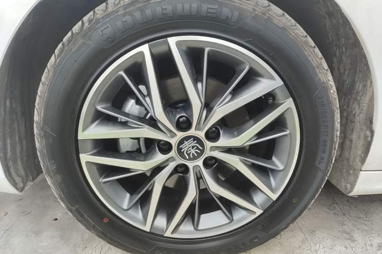 Used BYD Qin PLUS 2023 Champion Edition EV 420KM Leading Model Left Front Wheel Hub