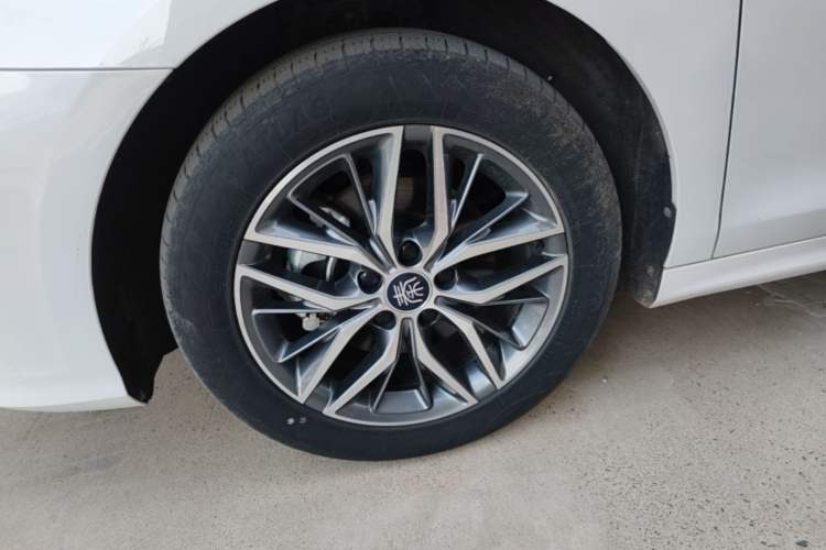 Used BYD Qin PLUS 2023 Champion Edition DM-i 120KM Leading Model Left Front Wheel Hub