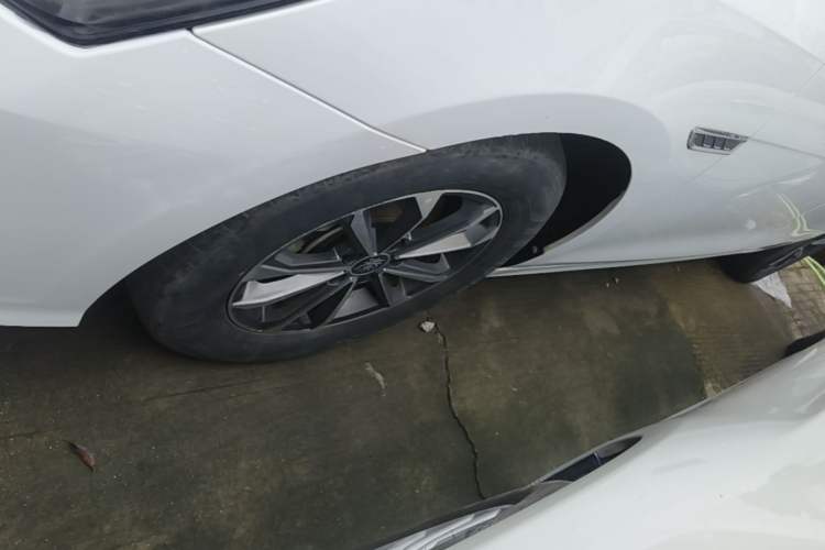 Used BYD Qin PLUS 2023 Champion Edition DM-i 55KM Leading Model Left Front Wheel Hub