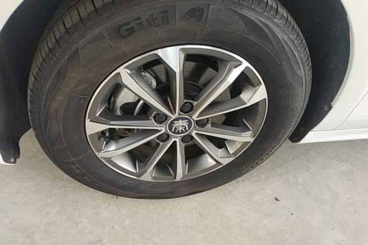 Used BYD Qin PLUS 2023 Champion Edition DM-i 55KM Leading Model Left Front Wheel Hub