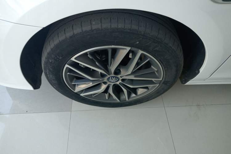 Used BYD Qin PLUS 2023 Champion Edition DM-i 120KM Excellence Model Left Front Wheel Hub