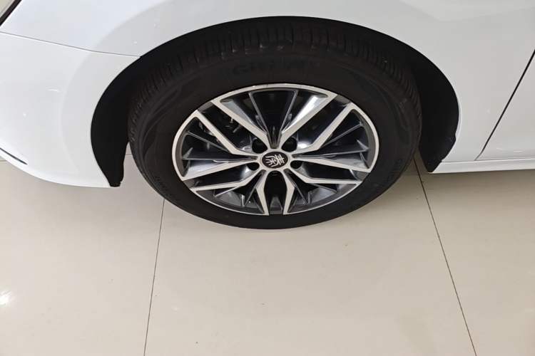 Used BYD Qin PLUS 2023 Champion Edition DM-i 120KM Beyond Model Left Front Wheel Hub
