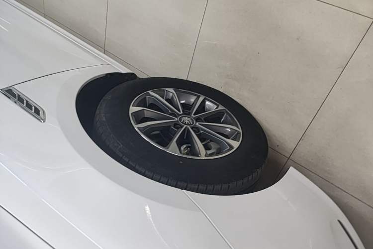 Used BYD Qin PLUS 2023 Champion Edition DM-i 55KM Leading Model Left Front Wheel Hub