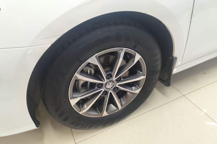 Used BYD Qin PLUS 2023 Champion Edition DM-i 55KM Leading Model Left Front Wheel Hub