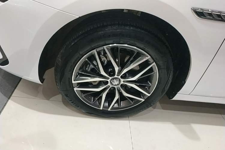 Used BYD Qin PLUS 2023 Champion Edition EV 420KM Leading Model Left Front Wheel Hub