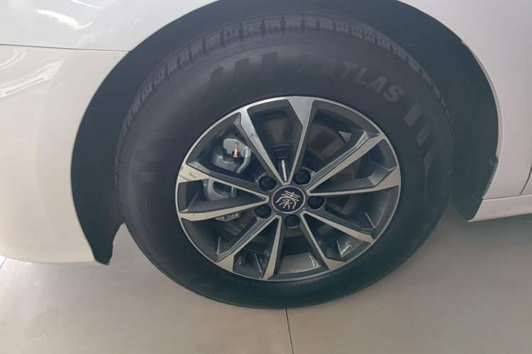 Used BYD Qin PLUS 2023 Champion Edition DM-i 55KM Leading Model Left Front Wheel Hub
