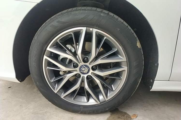 Used BYD Qin PLUS 2023 Champion Edition DM-i 120KM Beyond Model Left Front Wheel Hub