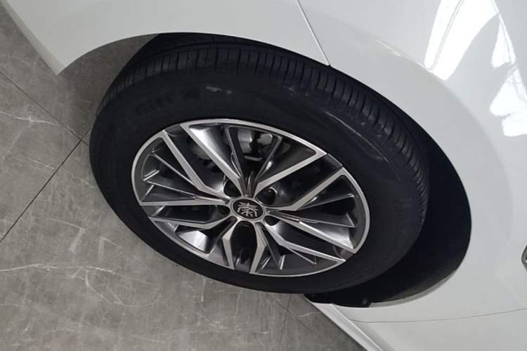 Used BYD Qin PLUS 2023 Champion Edition EV 510KM Leading Model Left Front Wheel Hub