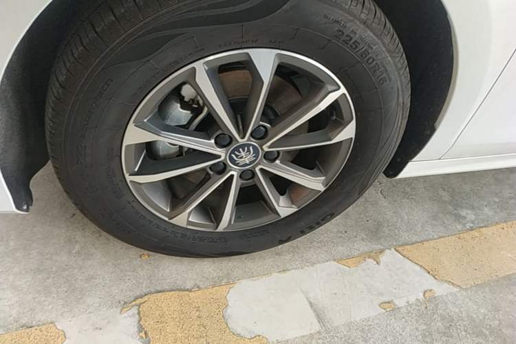 Used BYD Qin PLUS 2023 Champion Edition DM-i 55KM Leading Model Left Front Wheel Hub