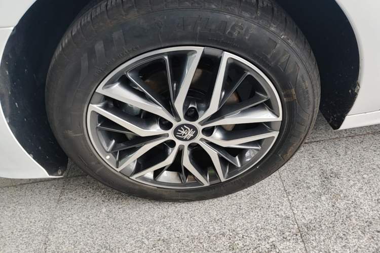 Used BYD Qin PLUS 2023 Champion Edition DM-i 120KM Beyond Model Left Front Wheel Hub