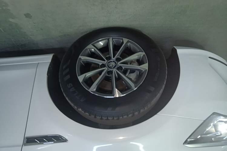 Used BYD Qin PLUS 2023 Champion Edition DM-i 55KM Leading Model Left Front Wheel Hub