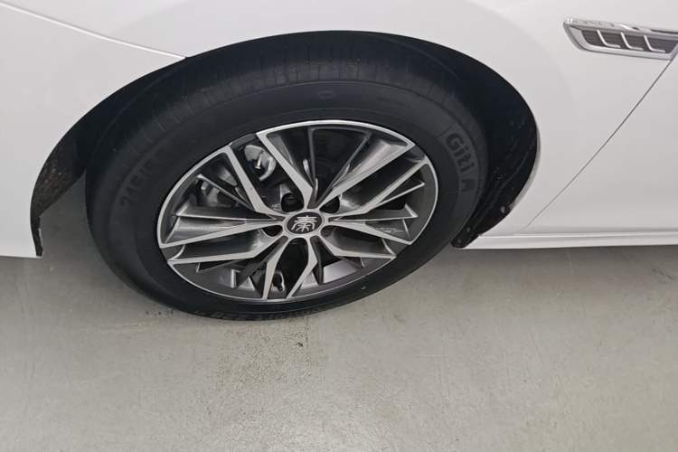 Used BYD Qin PLUS 2023 Champion Edition DM-i 55KM Superior Model Left Front Wheel Hub