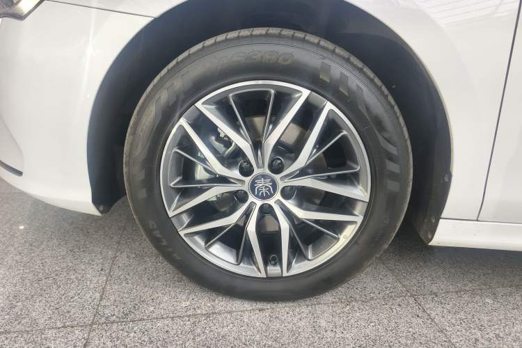 Used BYD Qin PLUS 2023 Champion Edition DM-i 120KM Beyond Model Left Front Wheel Hub