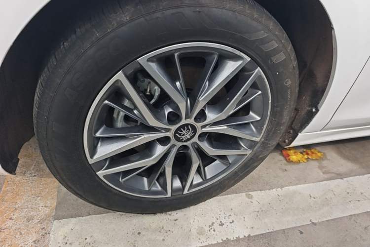 Used BYD Qin PLUS 2023 Champion Edition EV 420KM Leading Model Left Front Wheel Hub