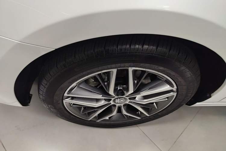 Used BYD Qin PLUS 2023 Champion Edition EV 510KM Leading Model Left Front Wheel Hub