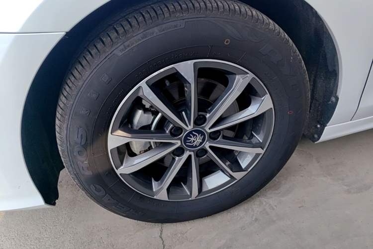 Used BYD Qin PLUS 2023 Champion Edition DM-i 55KM Leading Model Left Front Wheel Hub