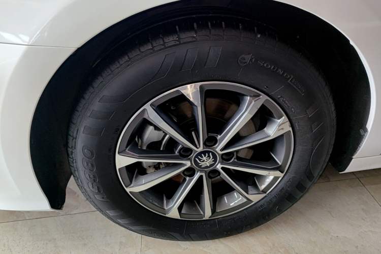Used BYD Qin PLUS 2023 Champion Edition DM-i 55KM Leading Model Left Front Wheel Hub