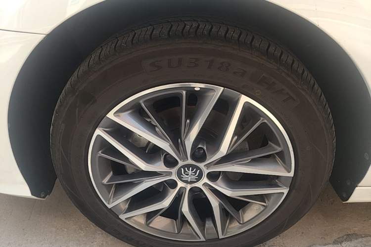 Used BYD Qin PLUS 2023 Champion Edition DM-i 120KM Leading Model Left Front Wheel Hub