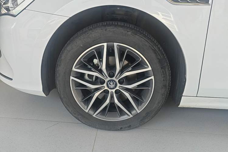 Used BYD Qin PLUS 2023 Champion Edition DM-i 120KM Beyond Model Left Front Wheel Hub