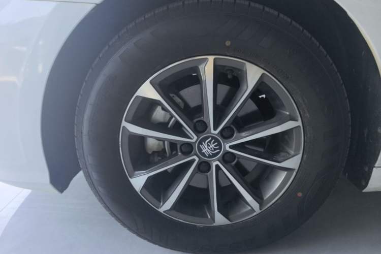 Used BYD Qin PLUS 2023 Champion Edition DM-i 55KM Leading Model Left Front Wheel Hub