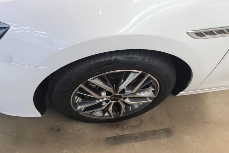 Used BYD Qin PLUS 2023 Champion Edition DM-i 55KM Superior Model Left Front Wheel Hub
