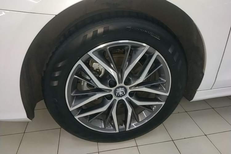 Used BYD Qin PLUS 2023 Champion Edition DM-i 120KM Beyond Model Left Front Wheel Hub
