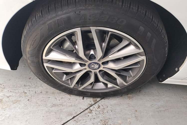 Used BYD Qin PLUS 2023 Champion Edition DM-i 55KM Superior Model Left Front Wheel Hub