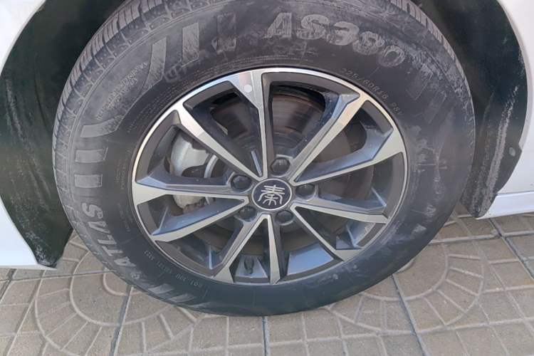 Used BYD Qin PLUS 2023 Champion Edition DM-i 55KM Leading Model Left Front Wheel Hub