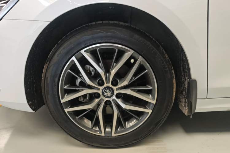 Used BYD Qin PLUS 2023 Champion Edition EV 510KM Beyond Model Left Front Wheel Hub