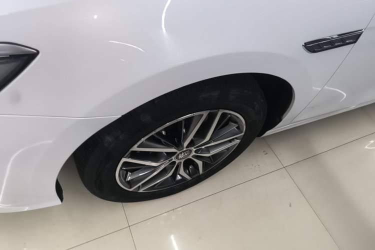 Used BYD Qin PLUS 2023 Champion Edition DM-i 120KM Beyond Model Left Front Wheel Hub